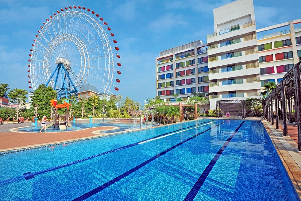 Outdoor swimming pool